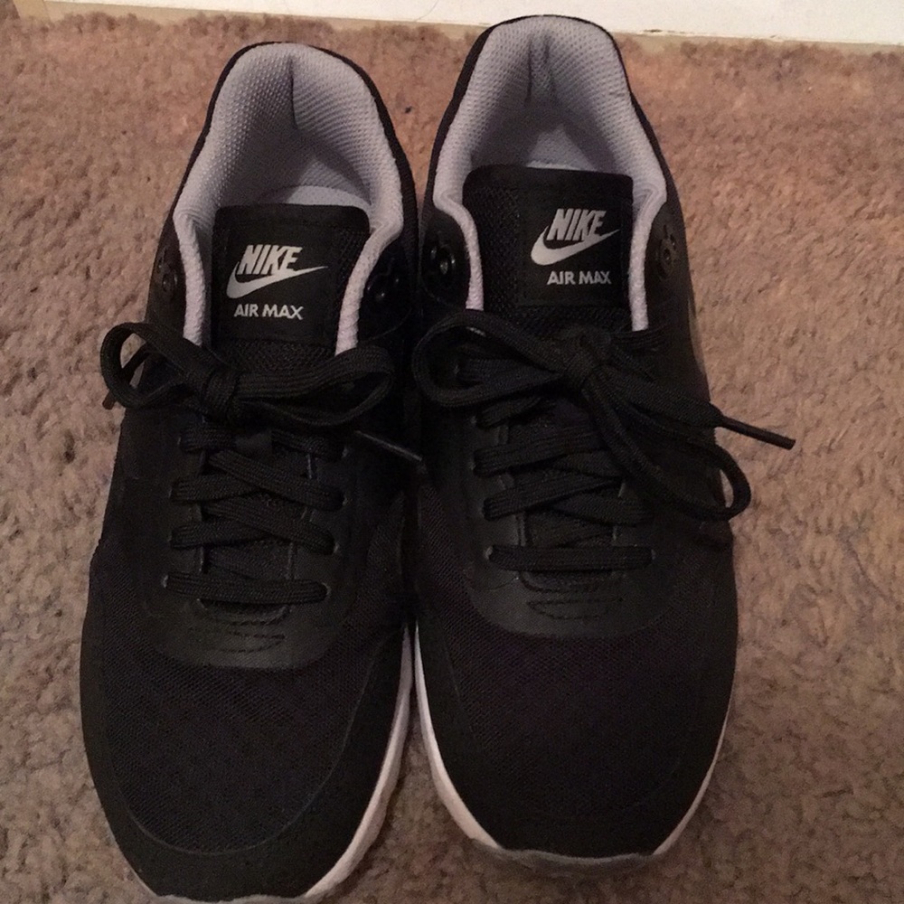 Black nike air forces